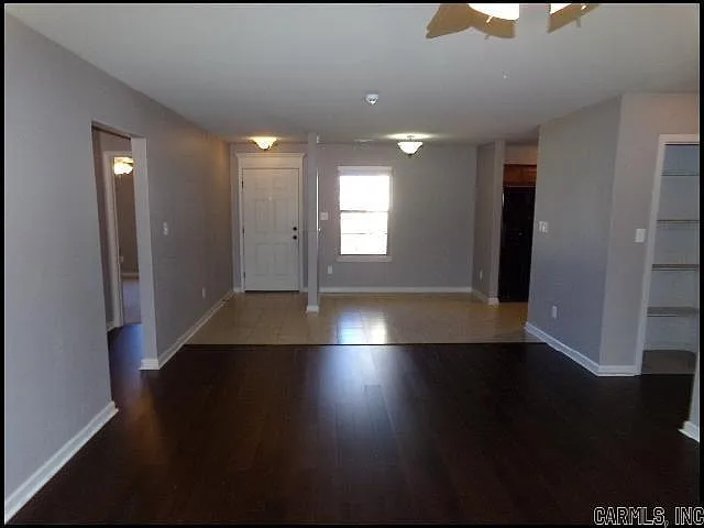 3 bed, 2.0 bath, 1228 sqft, $1,530 — Photo 3