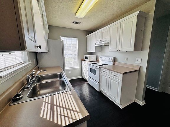 5th image of 420 Londonberry Dr