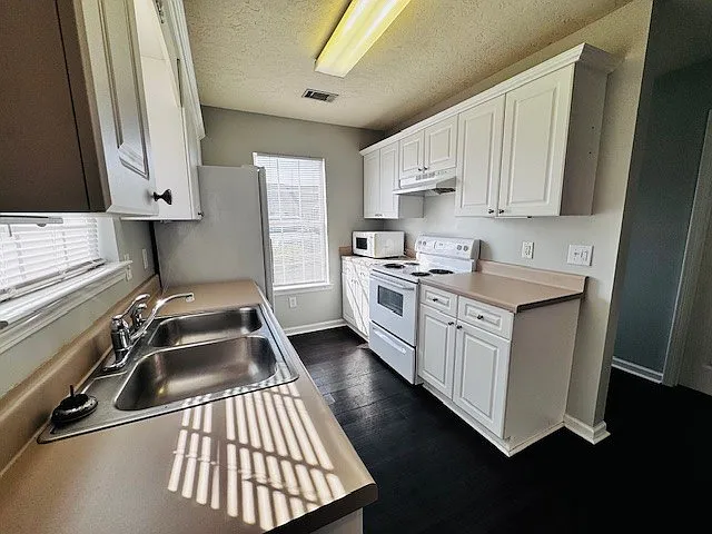 420 Londonberry Dr — Photo 5