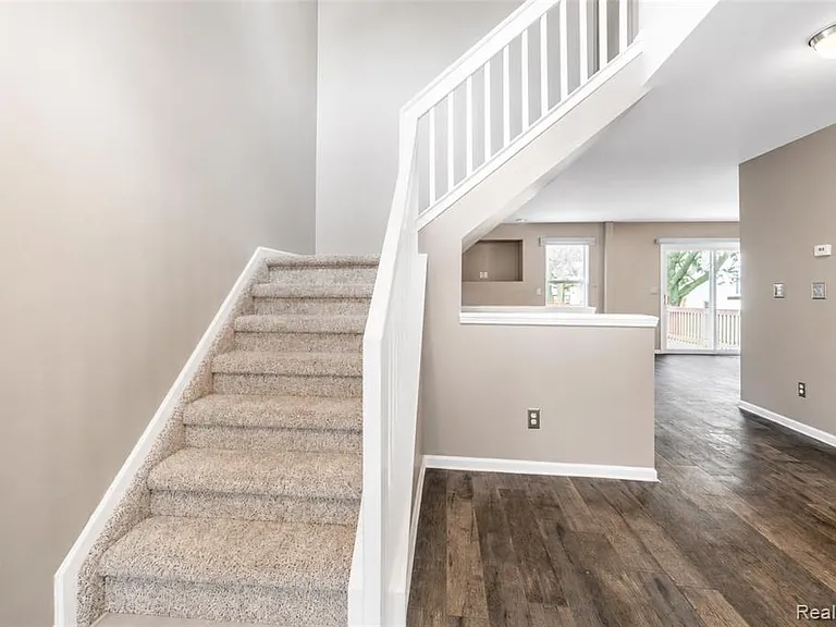 22733 Coachlight Cir — Photo 7