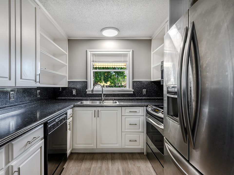 1st image of 8642 Sunset Dr #1