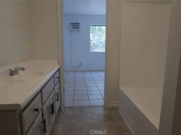 455 Nassau Ave — Photo 13
