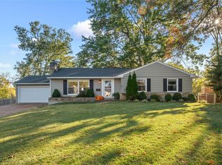 426 Honeysuckle Ln, Saint Louis, MO
