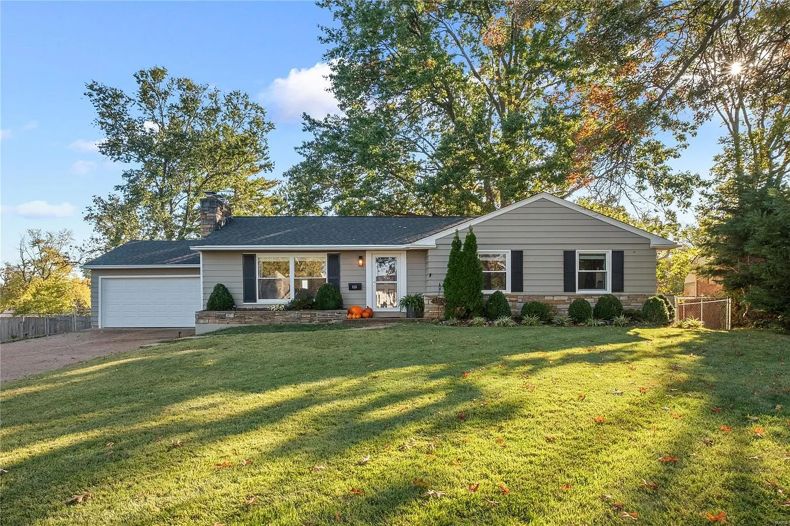 426 Honeysuckle Ln photo 1