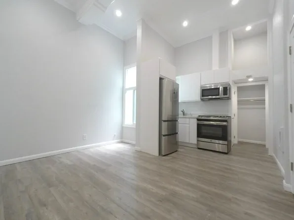 518 7th St #3, Oakland, CA 94607