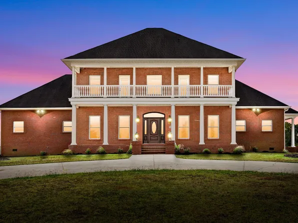 2170 Dover Rd, Woodlawn, TN 37191