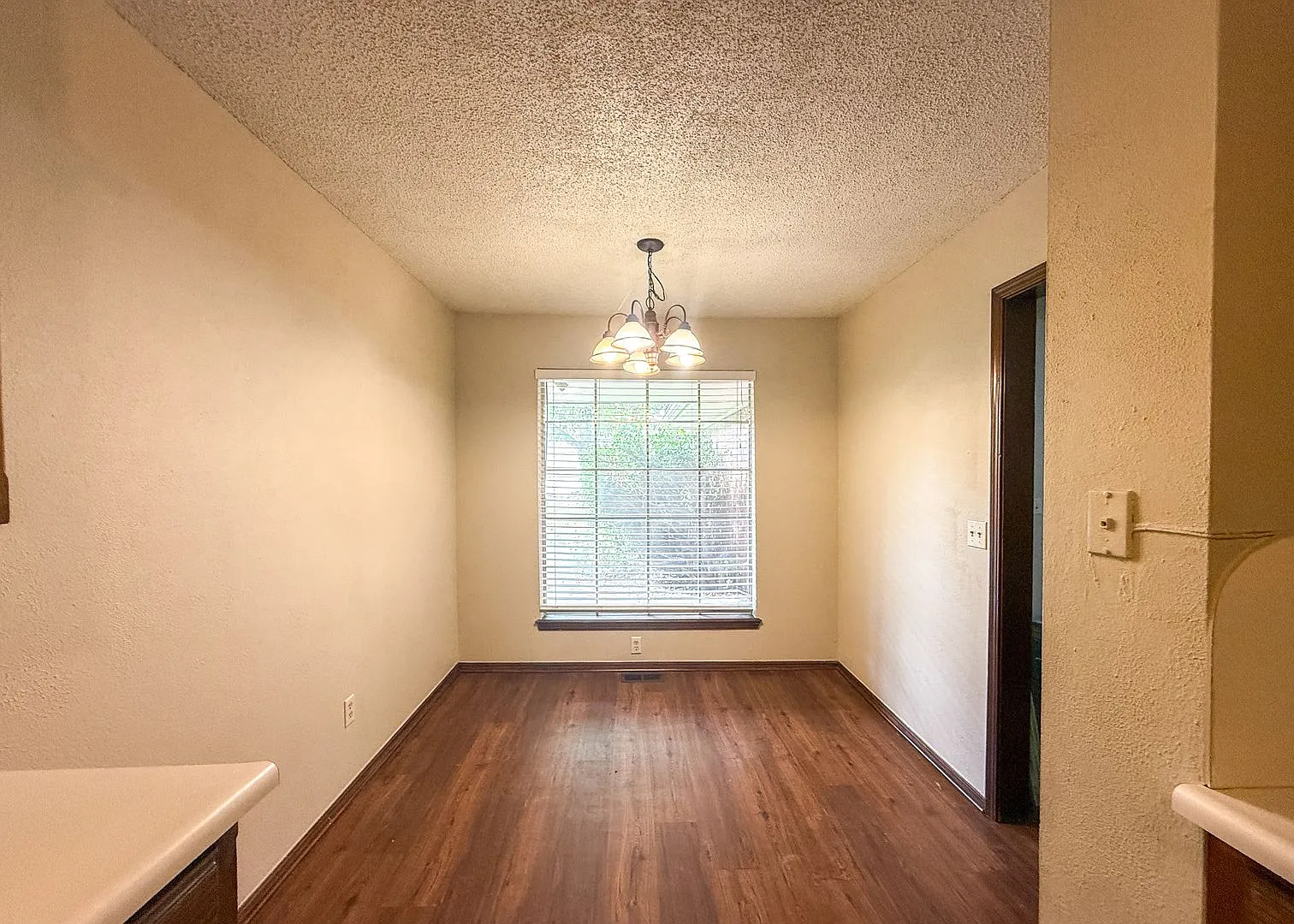 3 Bedroom Duplex | Edmond Schools — Photo 2