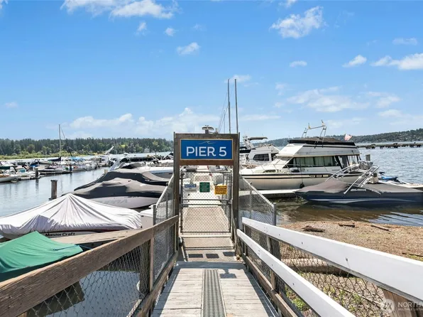 6121 NE 175TH Street #B201, Kenmore, WA 98028