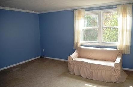 4th image of 122 Woodridge Xing