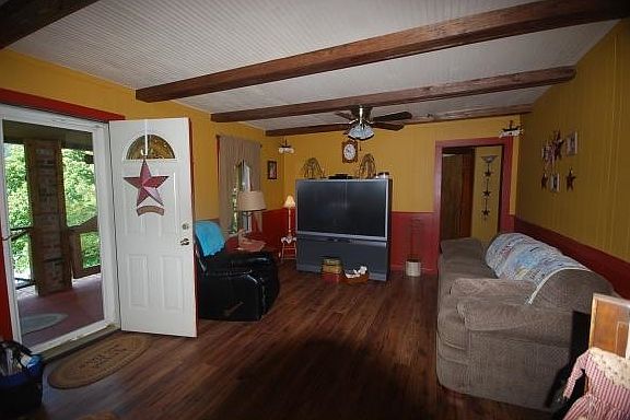 5th image of 267 Franklin St