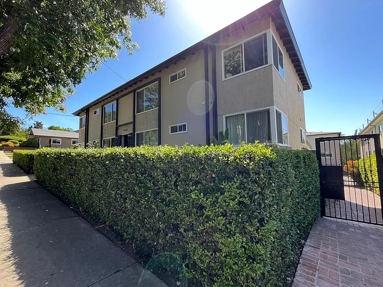 1351 Armadale Ave #6 — Photo 5