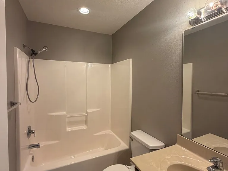260 Roundhill Rd — Photo 23