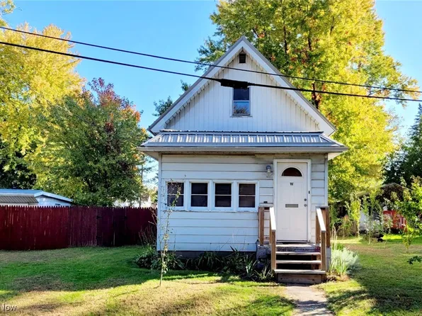 250 North St, Conneaut, OH 44030