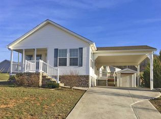 1030 Milldale Square Rd, Dandridge, TN 37725