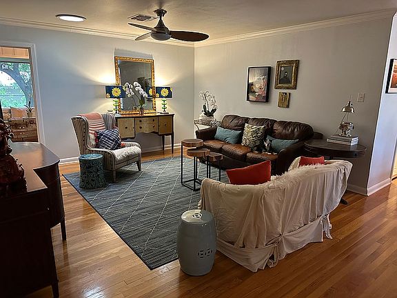 3rd image of 2322 W Summit Ave