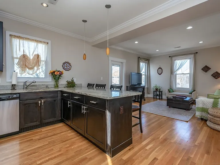 29 Plainfield St #3 — Photo 10