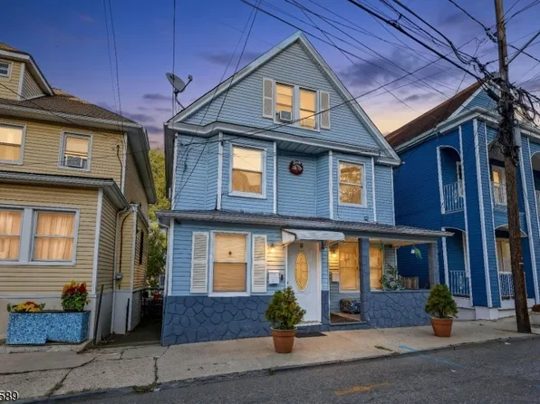 9 Lowden St, Elizabeth City, NJ 07208