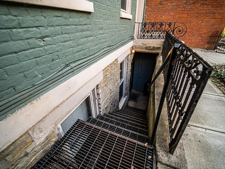 533 Milton St #1 — Photo 3
