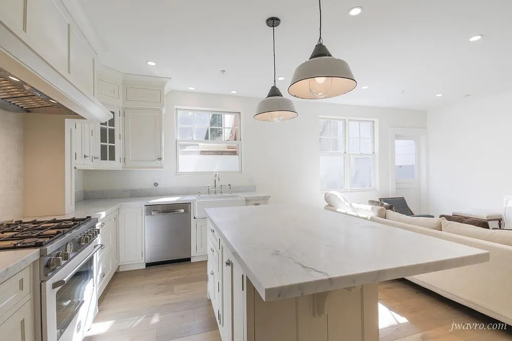 Stunning Pacific Heights Two Bed Two Bath — Photo 2