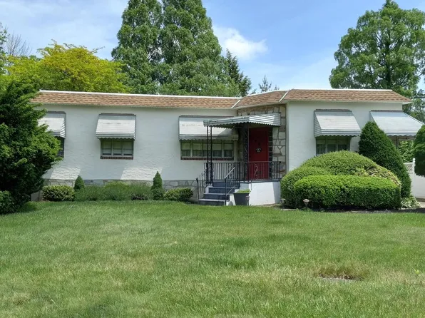3221 Rhawn St, Philadelphia, PA 19136