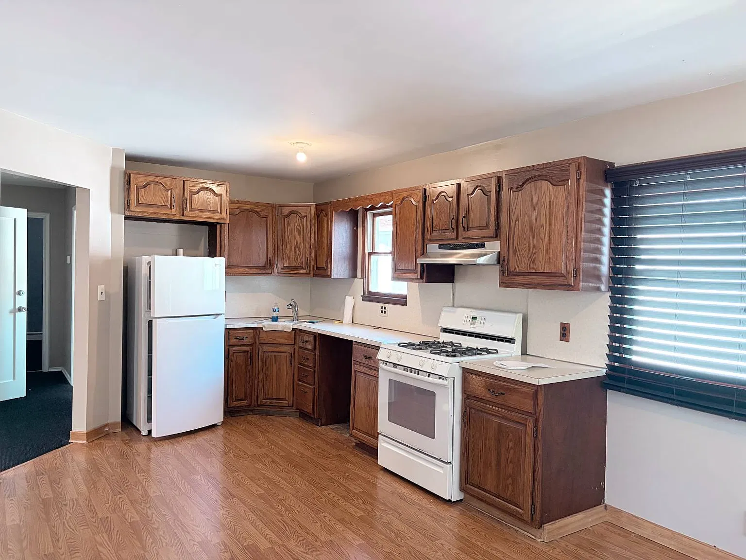 2 bed, 1.0 bath, 1920 sqft, $2,900 — Photo 4