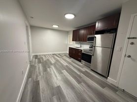 25 W 4th St, Hialeah, FL
