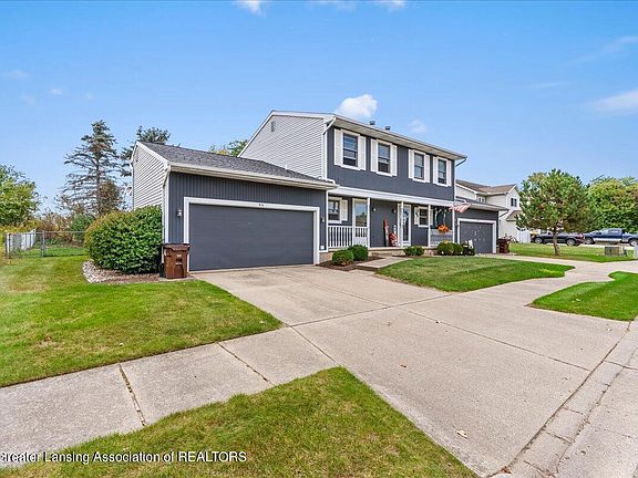 3rd image of 910-912 Registry Dr