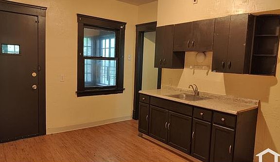 4th image of 10709 Parkview Ave #1