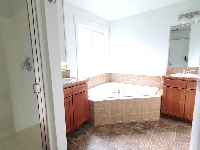2420 E Clackamas Ct — Photo 8