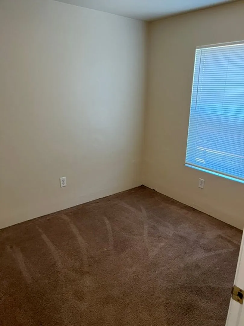 231 Oregon Way — Photo 3