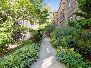 2469 Overlook Rd APT 10, Cleveland Heights, OH 44106
