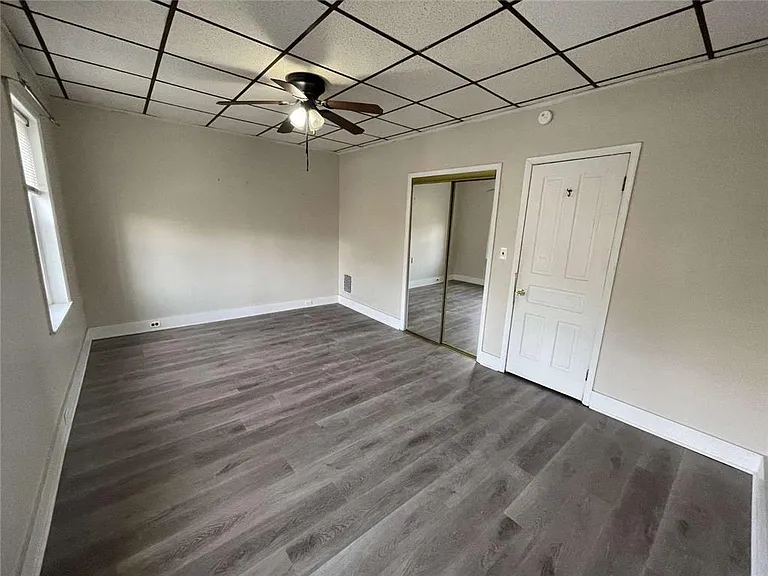 917 Center St — Photo 9