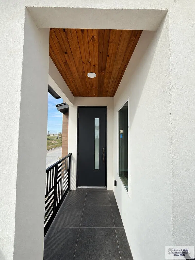 3 bed, 2.0 bath, 1200 sqft, $2,600 — Photo 3