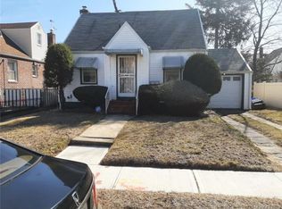 13055 218th St, Laurelton, NY 11413