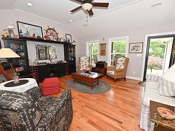 3rd image of 5383 Stonegate Farm Dr