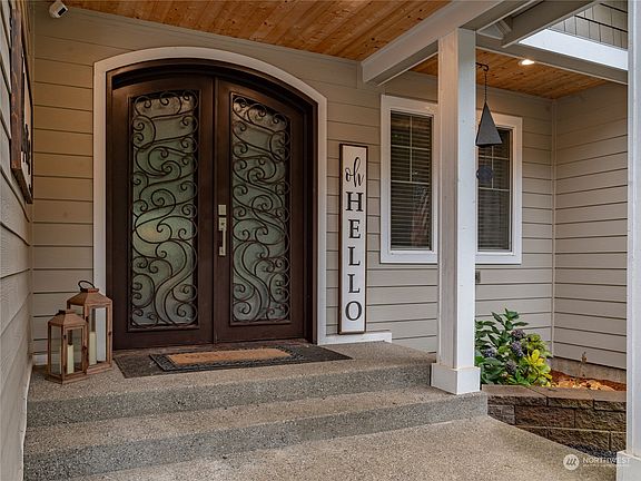 4th image of 111 E Elaine Place