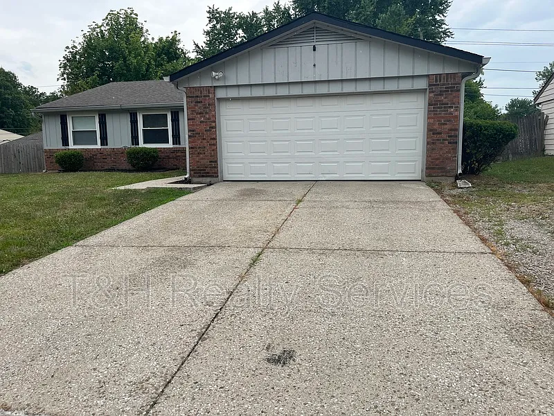 5719 Yucatan Dr photo 1