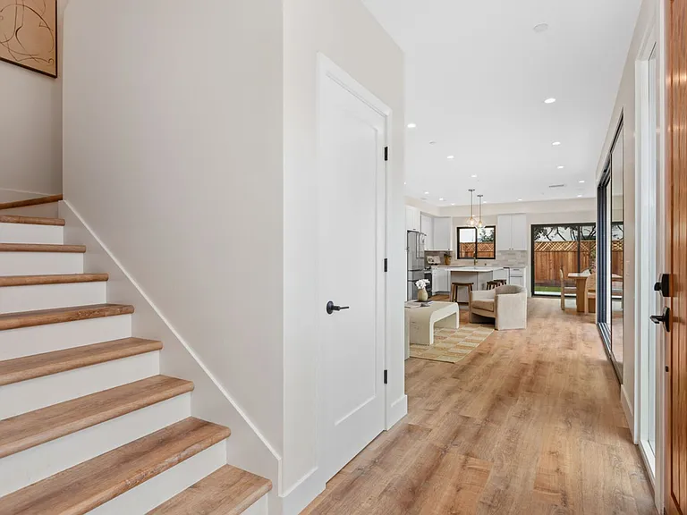 243 Dahlia Ave — Photo 10