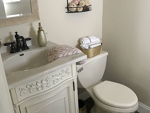 2nd image of 718 Circle Dr