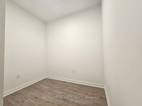 4th image of 223 Princess St #529