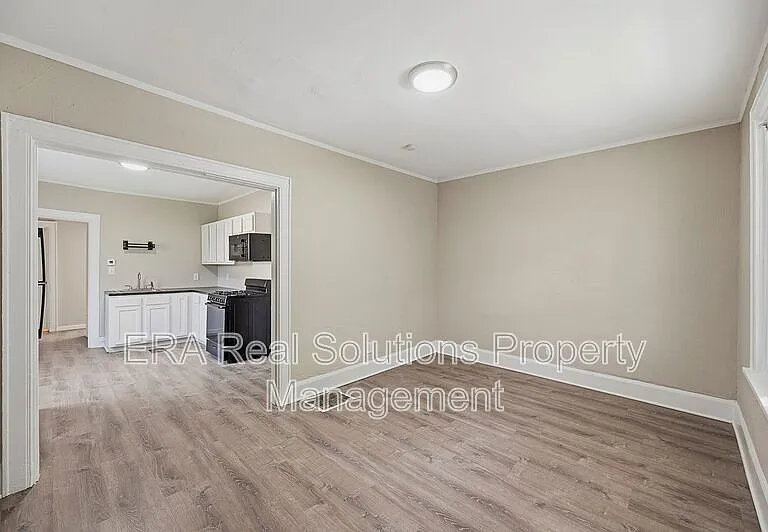 130 Valencia St #1 — Photo 9