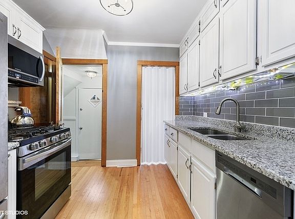5th image of 535 N Brainard Ave