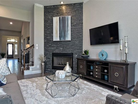 3rd image of 111 Kingston Ct