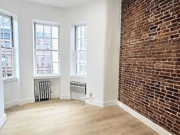 3rd image of 13 W 82nd St APT 3C