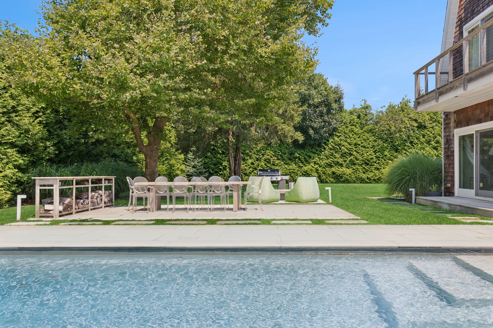  poolside grilling & dining opportunities