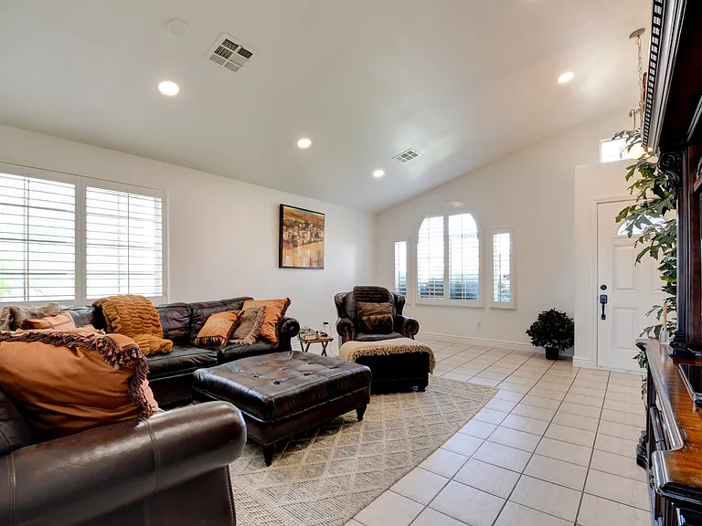 7365 Tamarind Ave — Photo 7
