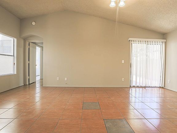 4th image of 8816 W Amelia Ave