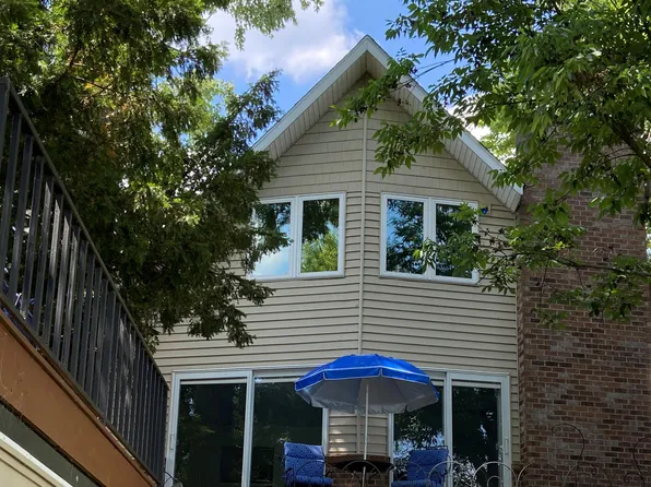2526 E Shore Dr, Portage, MI 49002