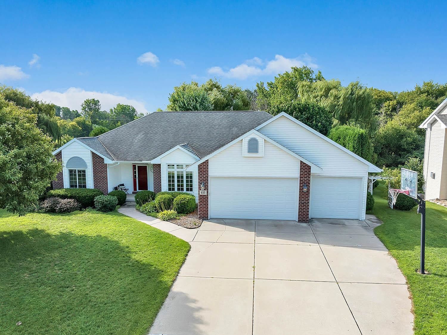 635 Winding Waters Way, De Pere, WI 54115 Zillow