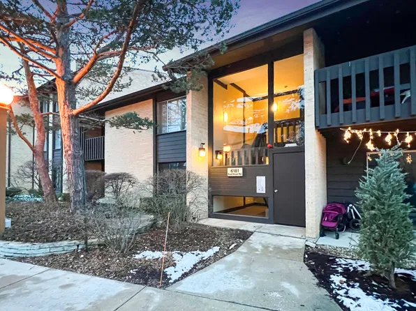 6181 Knoll Wood Rd APT 101, Willowbrook, IL 60527